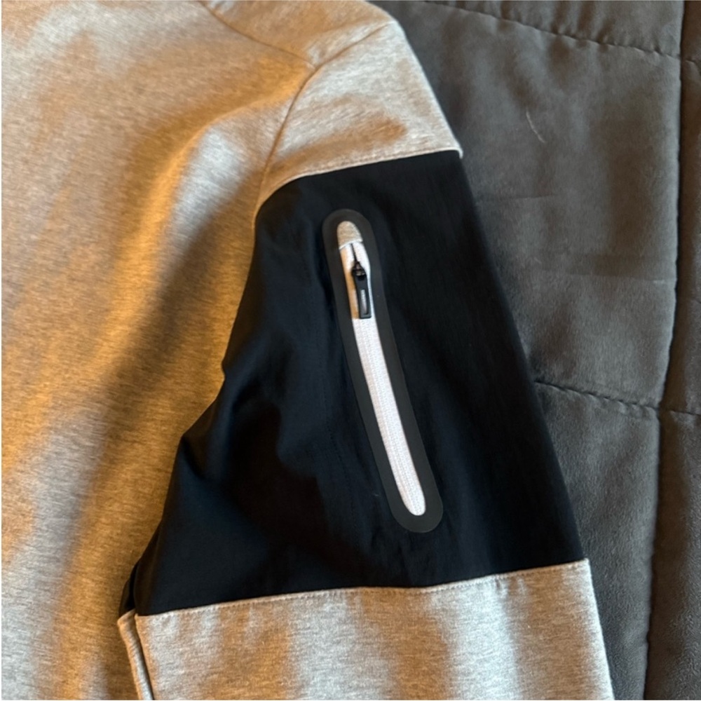 Adidas Gray Climalite Hoodie With Modern Skull ๐ On The Back NWOT - Picture 8 of 8